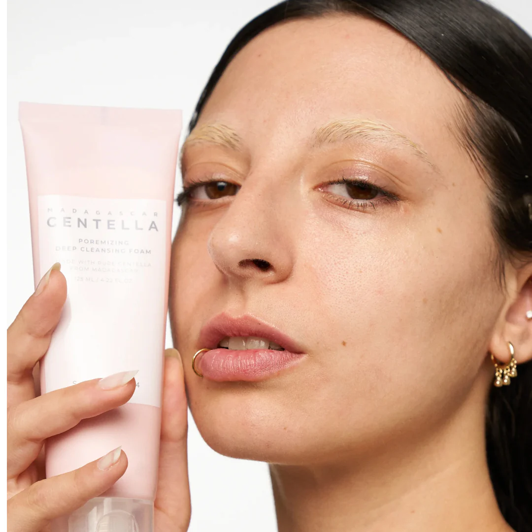 SKIN1004 - MADAGASCAR CENTELLA POREMIZING DEEP CLEANSING FOAM - 125ml - Image 5